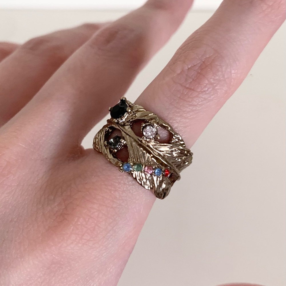 NWOT Gold feather wrap stone ring